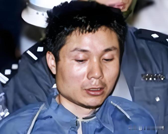 2001年5月20日清晨7时20分，当法警手持警绳出现在监舍门口时，张君刚刚吃完