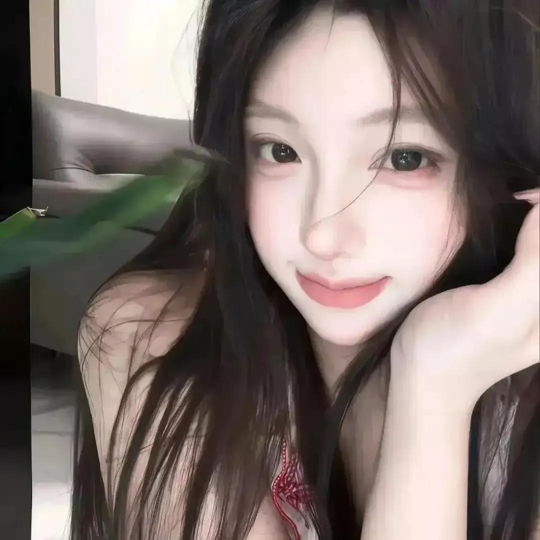 甜美微笑，温柔长发，居家氛围温婉长发少女 居家甜美自拍 温柔长发少女 美少女感长