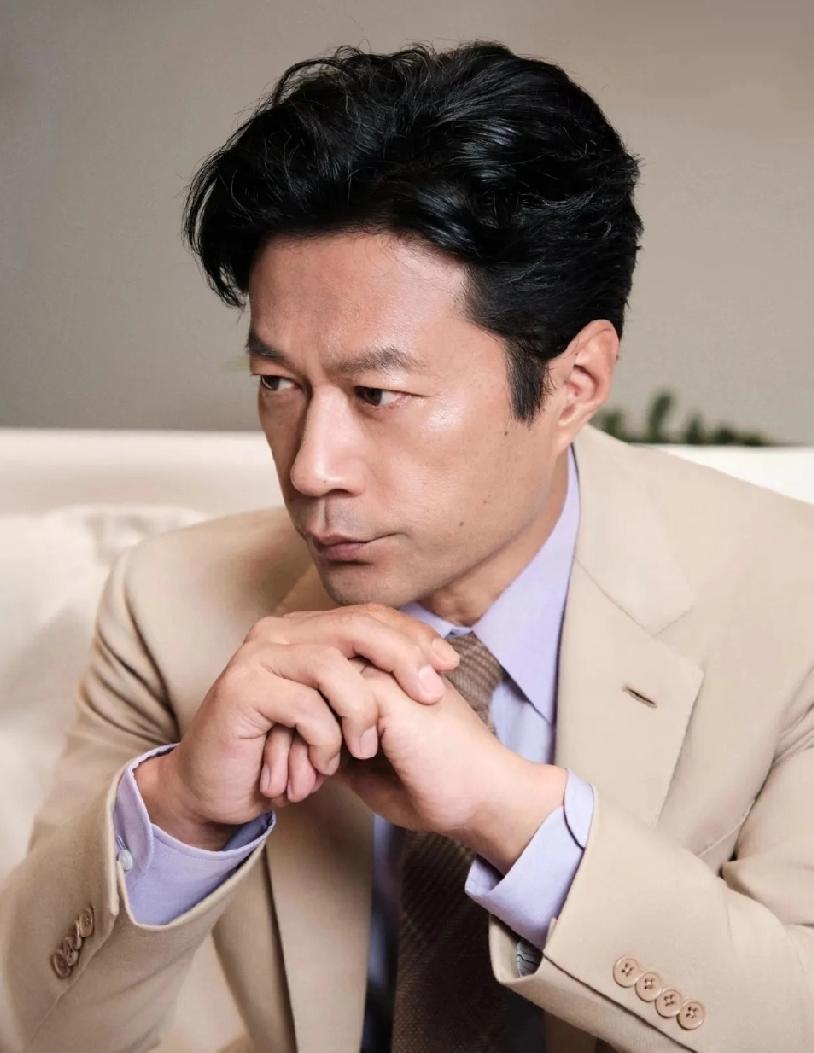 被骂“资源咖”？
凯自曝家世：姥爷木匠、
妈卖票霸总范儿竟是刨子刨出来的！
 