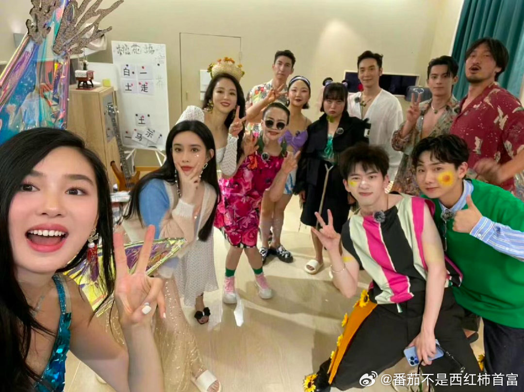王传君很想汪苏泷孟子义宋丹丹三傻泪点低的看不得王传君这幅画 真的越来越爱回忆了，