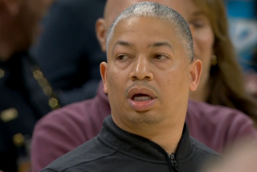 伦纳德投进中投绝杀之后还剩0.4秒，这0.4秒经历了太多跌宕起伏。步行者边线发球