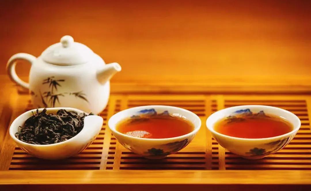 #上联：白酒啤酒葡萄酒；诚邀下联#
下联:红茶绿茶乌龙茶。