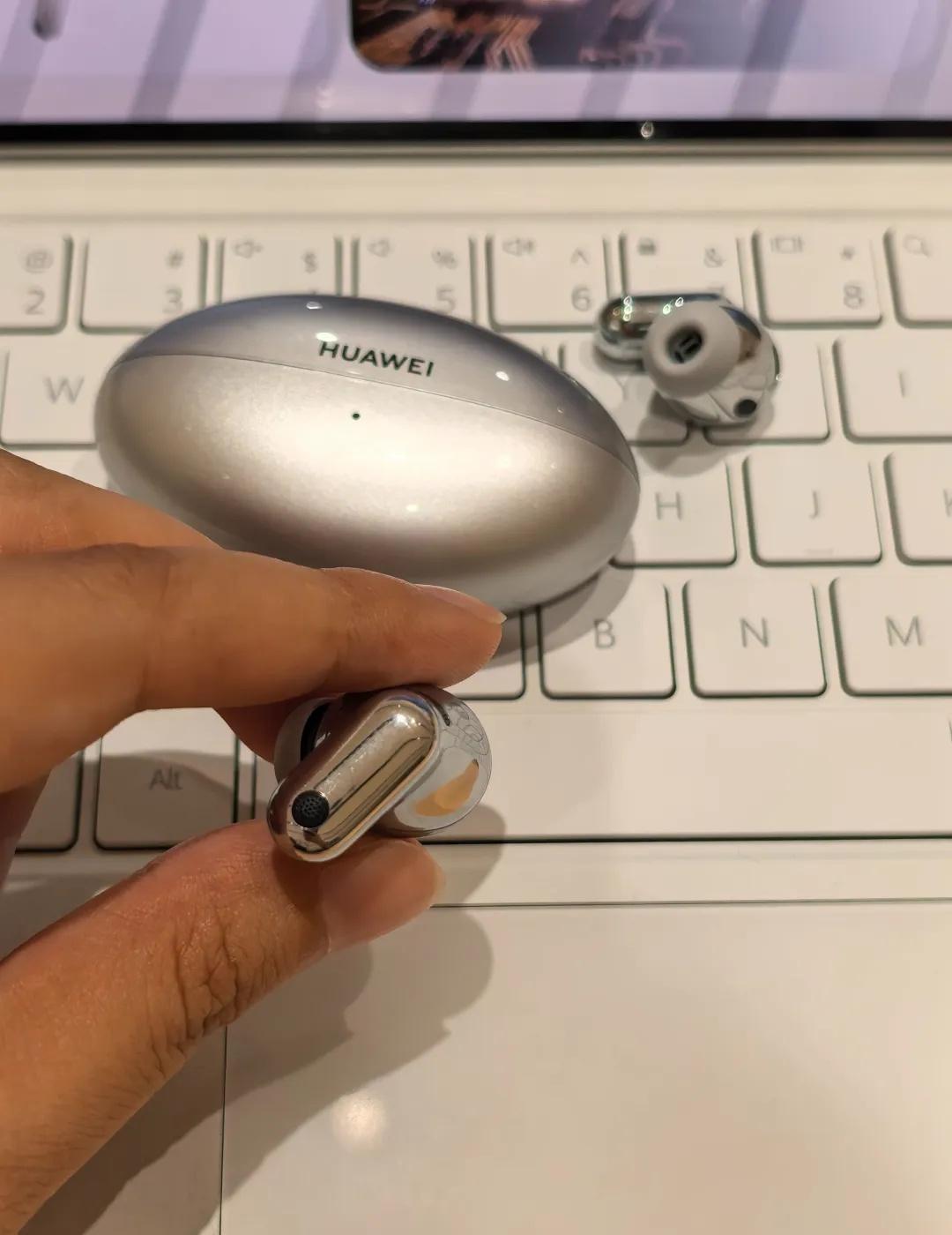 第一次用华为耳机，理解为什么大家都在用了
之前买的耳机要么降噪不行，要么戴久了疼