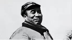 井冈豪唱
        1937年4月的一天，朱老总给抗大讲完课，漫步到延河边
