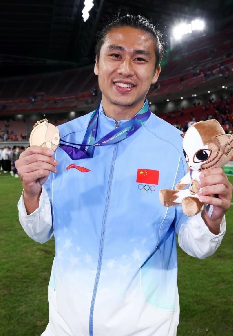 张玉宁是国内一流的前锋吗?作者加速成长计划张玉宁绝对是国内一流的前锋，曾经的本土