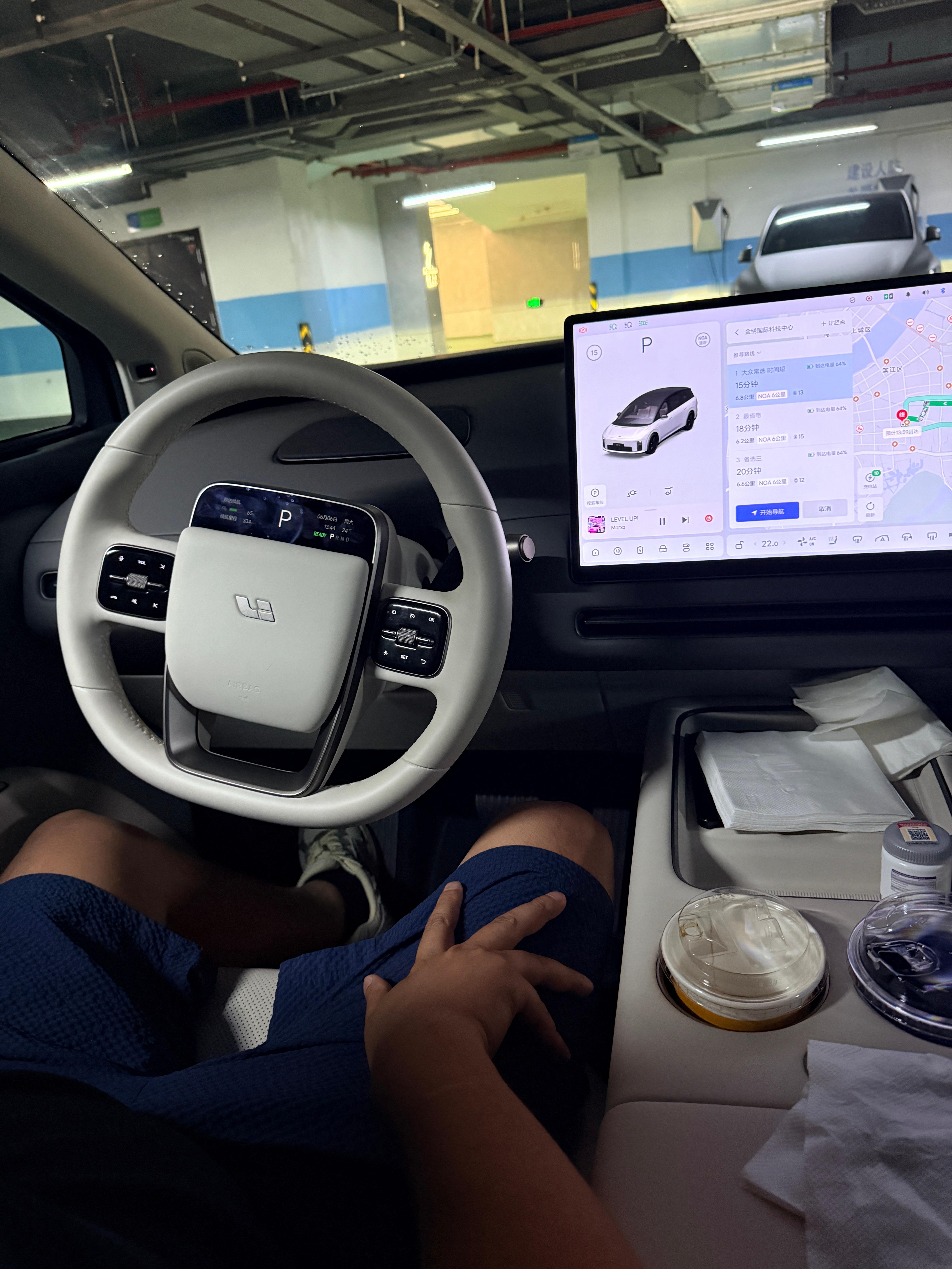 理想i8 今天坐理想 i8 这个显示屏幕看着好难受汽车