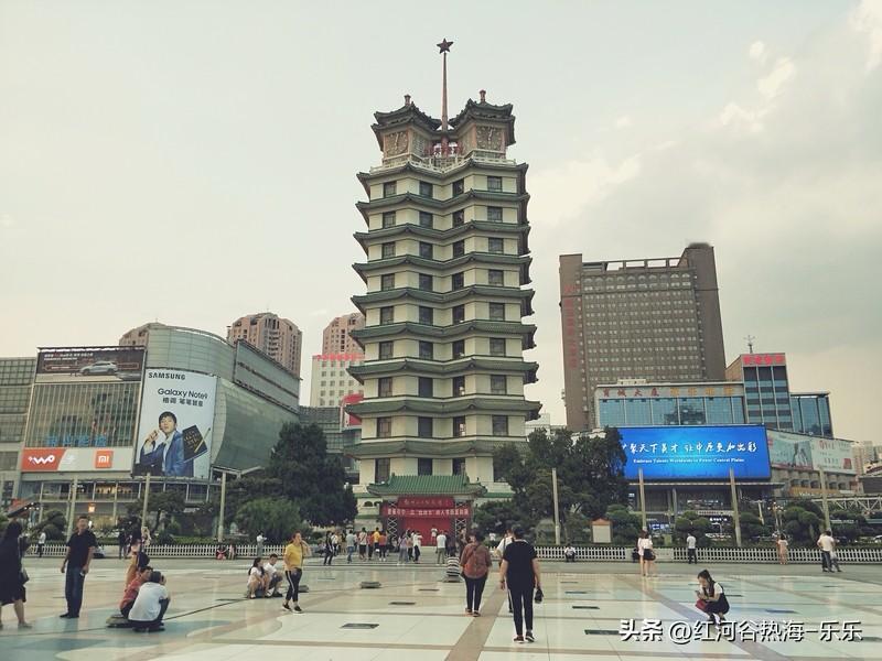 兰州楼市这两年没有买房的人也是挣到了。
兰州楼市这两年的降幅差不多有20%了。