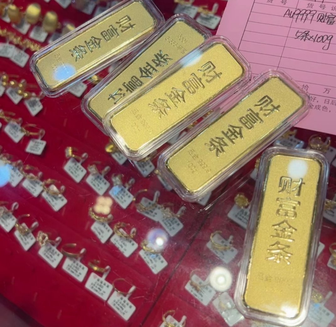 我觉得这条热搜看似在夸这位内蒙古女子清醒，但背后细思极恐的却是一种社会信任感的崩