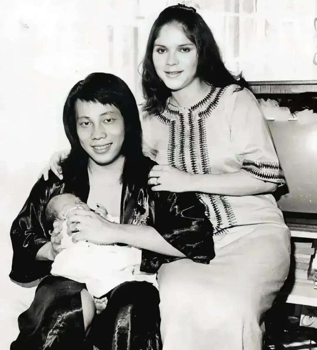 梁小龙走了。
 
这个消息砸过来的时候，好多人都懵了。前阵子还刷到他在社交账号上