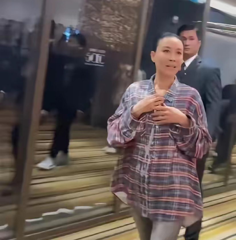 那英澳门演唱会之后，她的心情跌到谷底，不是因为演唱会本身，而是因为演唱会结束后，