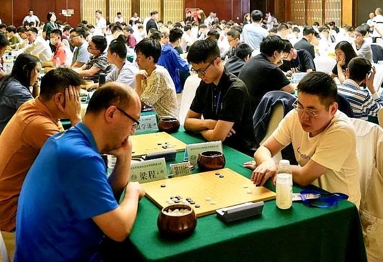 局面混乱~晚报杯战况分享



第37届"海南银行"晚报杯中国业余围棋锦标赛于3