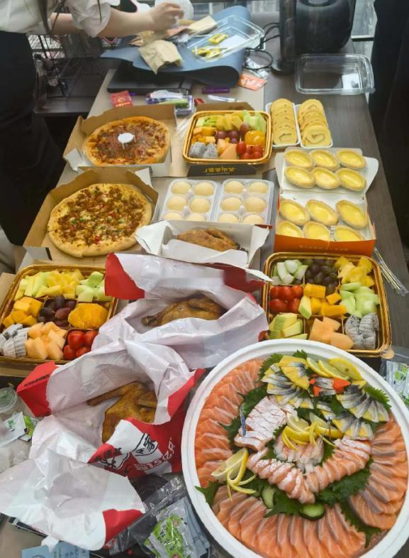 周一咱们操作很顺，奖励团队小伙伴们一顿下午茶