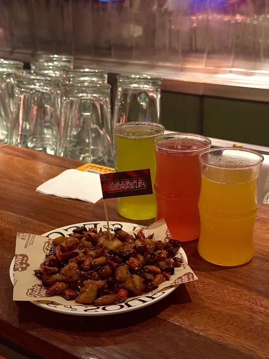 杭州bar｜长大后的友情，深夜微醺聊废话