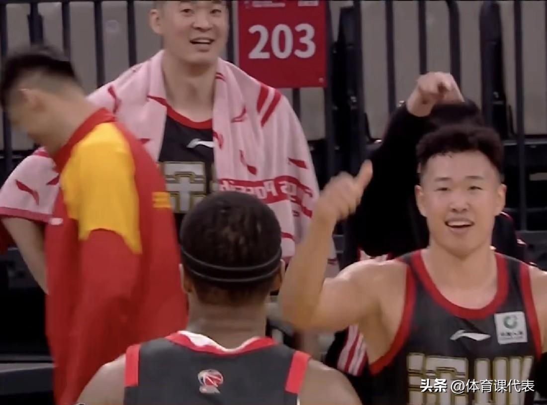 阿立兹替补8分钟砍18分，贺希宁14分，深圳男篮半场领先江苏18分！北京时间20