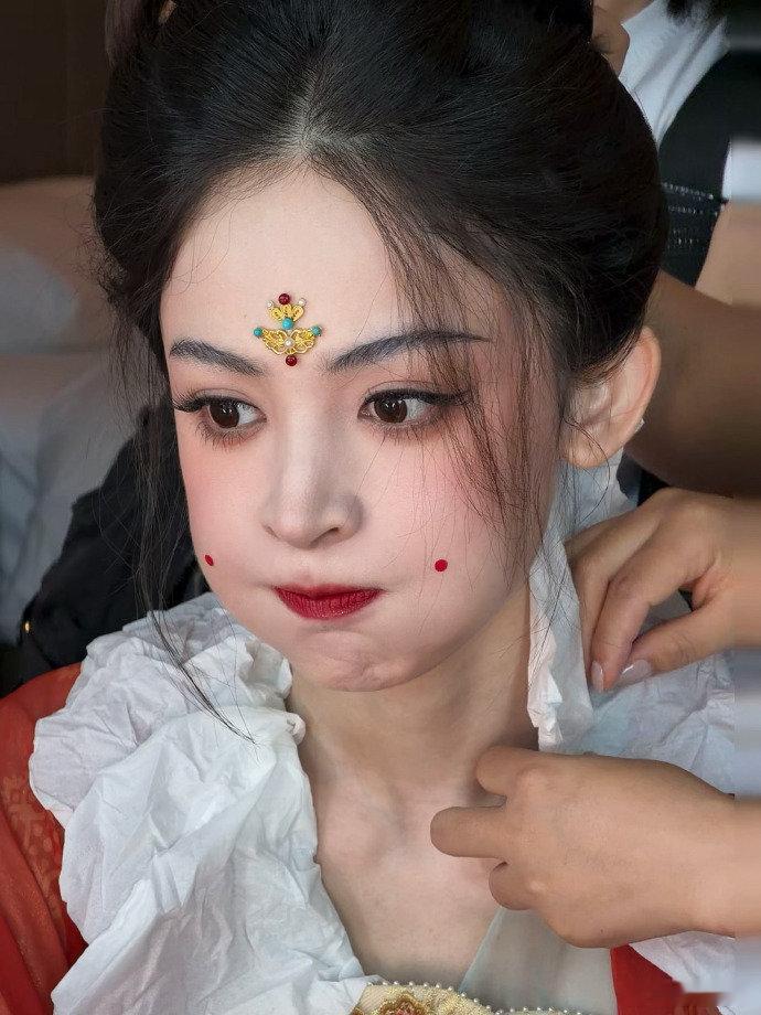 娜扎可爱豚鼠娜扎牙龈肿像开特效 救命！娜扎录王牌对王牌的牙龈肿也太可爱了吧😝好