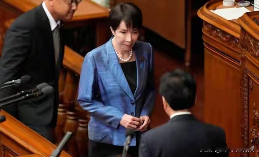 福建舰奉命前出，不到12小时，高市早苗为何就表态愿意反省？