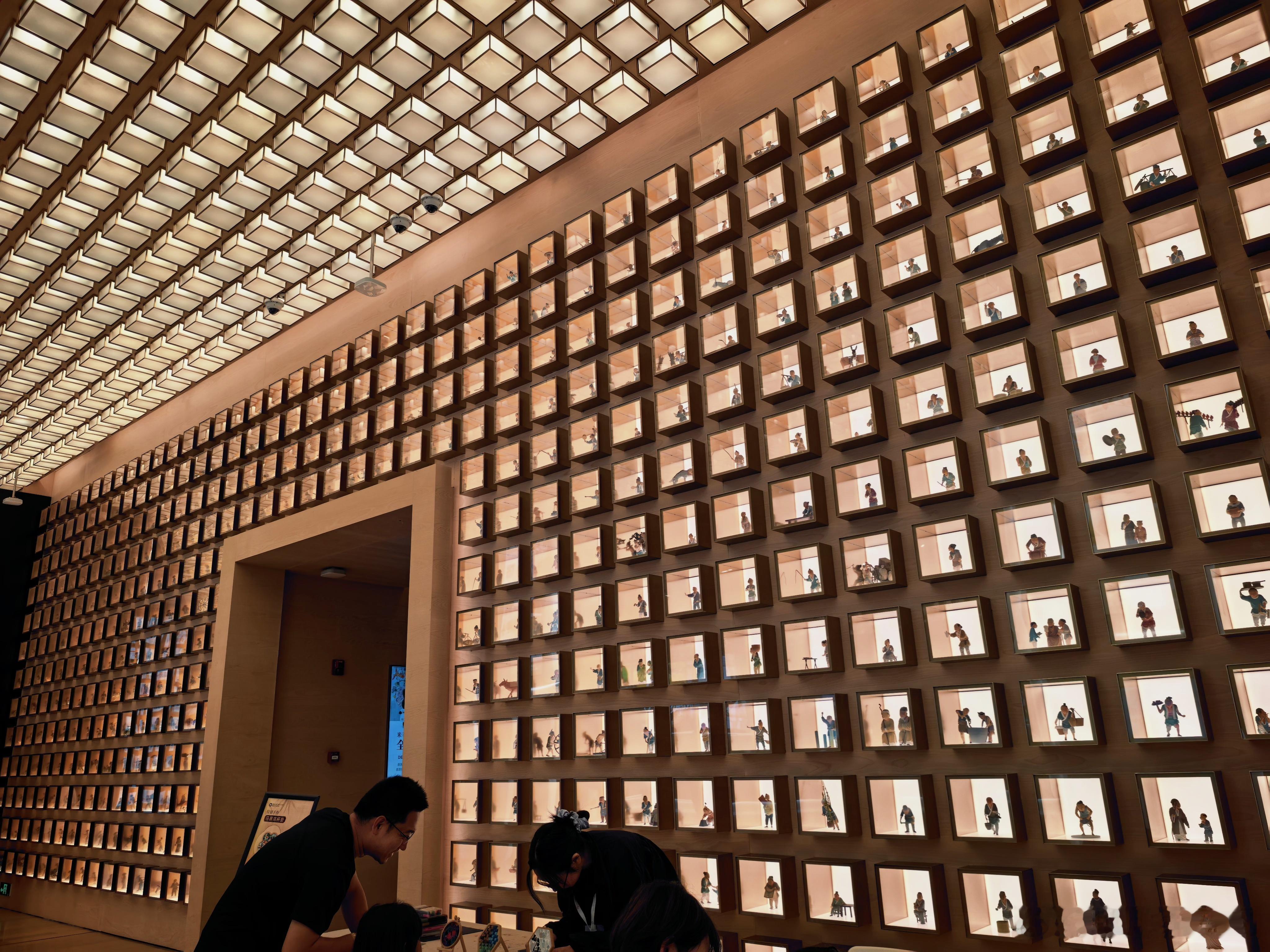 跟家人逛了一下南京的德基艺术博物馆，大家有看过这个金陵图展览的吗？ 南京·德基艺