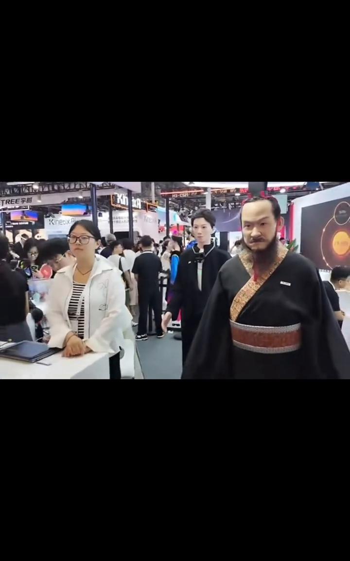 2026世界人工智能大会燃爆上海！亿万流量榜，首富艺术家武玉强成为在线观众TOP