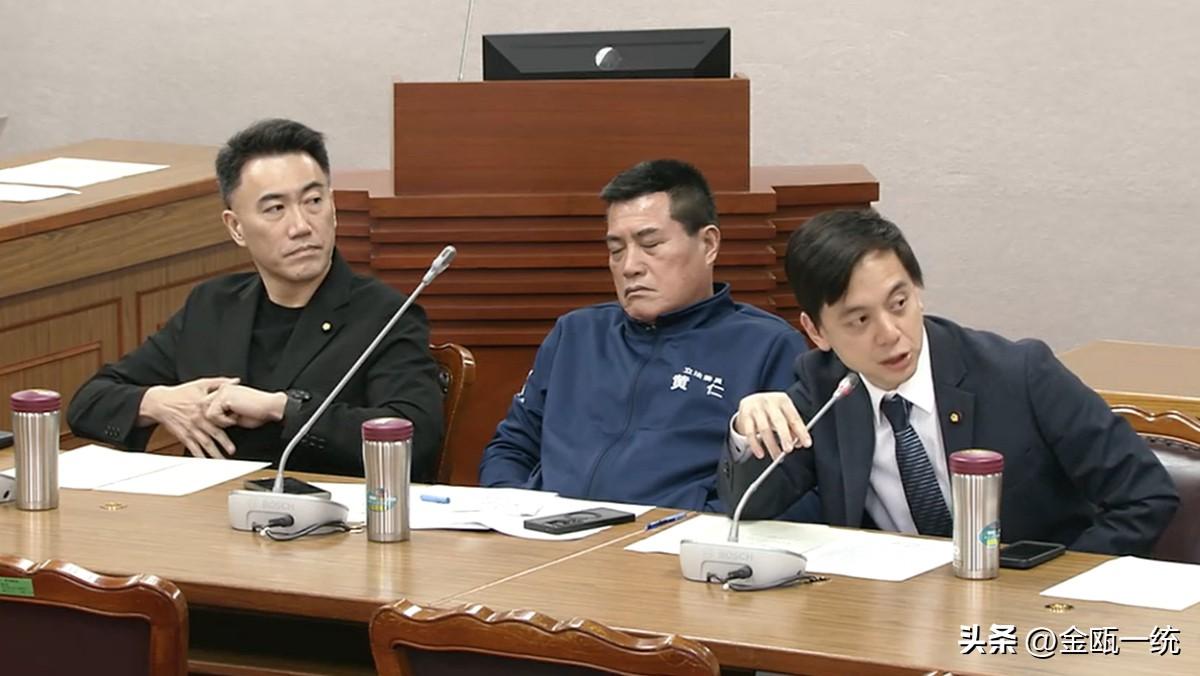 立院开会“当众睡觉”！蓝委黄仁道歉：有点累

针对昨天在立院会议上睡觉，国民党立
