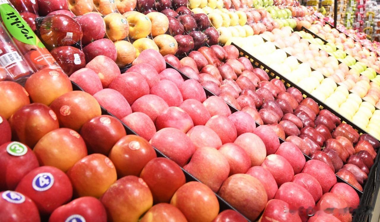 退休以后，几乎是每天都想去超市转转！[捂脸]

今早拉着一个购物车，路上一大姐也