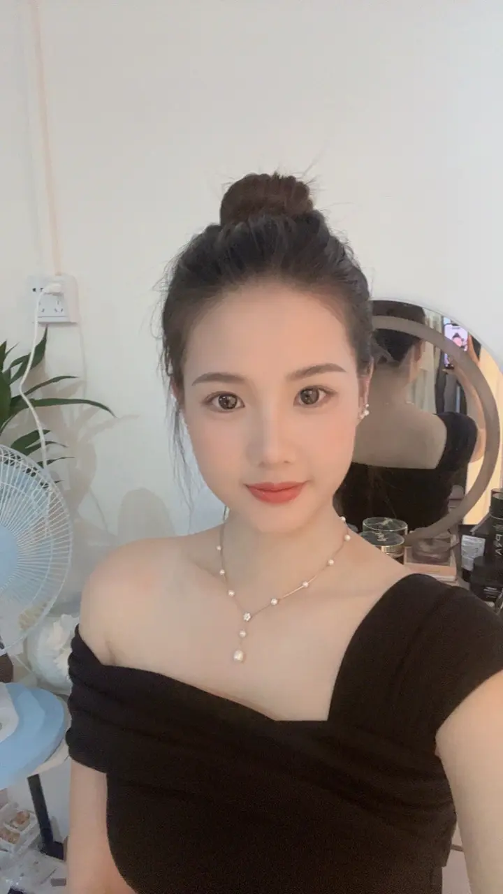 不要像个智障一样对一个 什么都给不了的男人散发爱意
