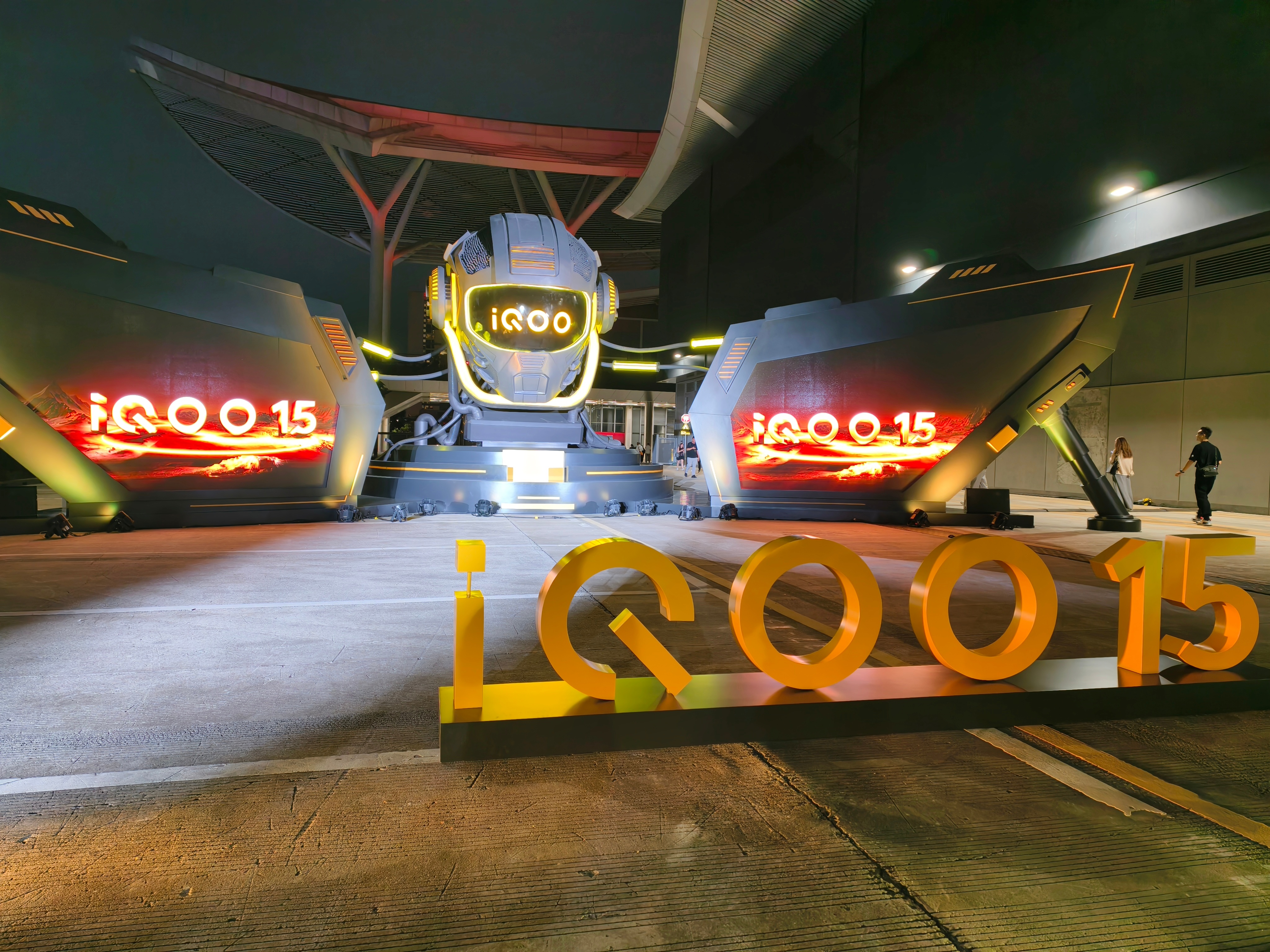 来到iQOO15发布会现场了，期待下今晚的新品iqoo15 ​​​