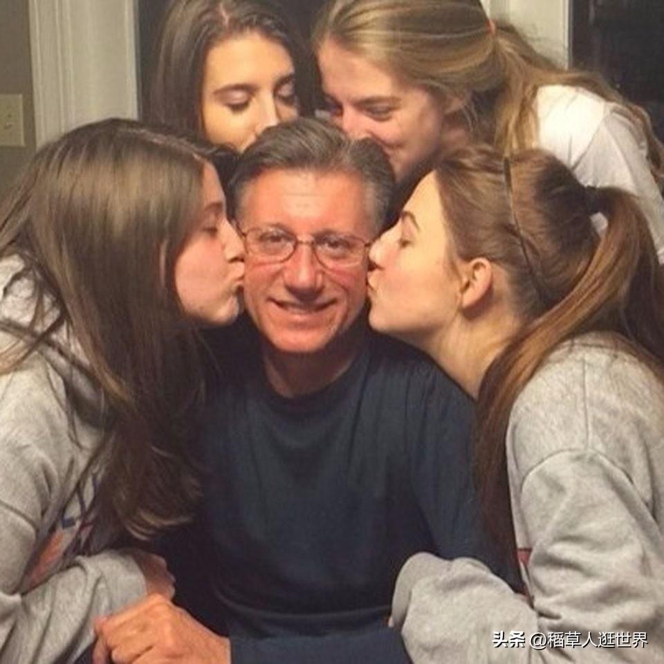 父爱究竟能有多伟大？
 
美国一个53岁的父亲弗雷德·佩珀曼与妻子和四个女儿在海