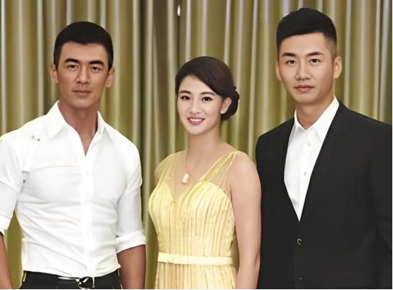 2004年，演员任天野突然接到大11岁继母的电话：“天野，我怀了你爸的宝宝。他却