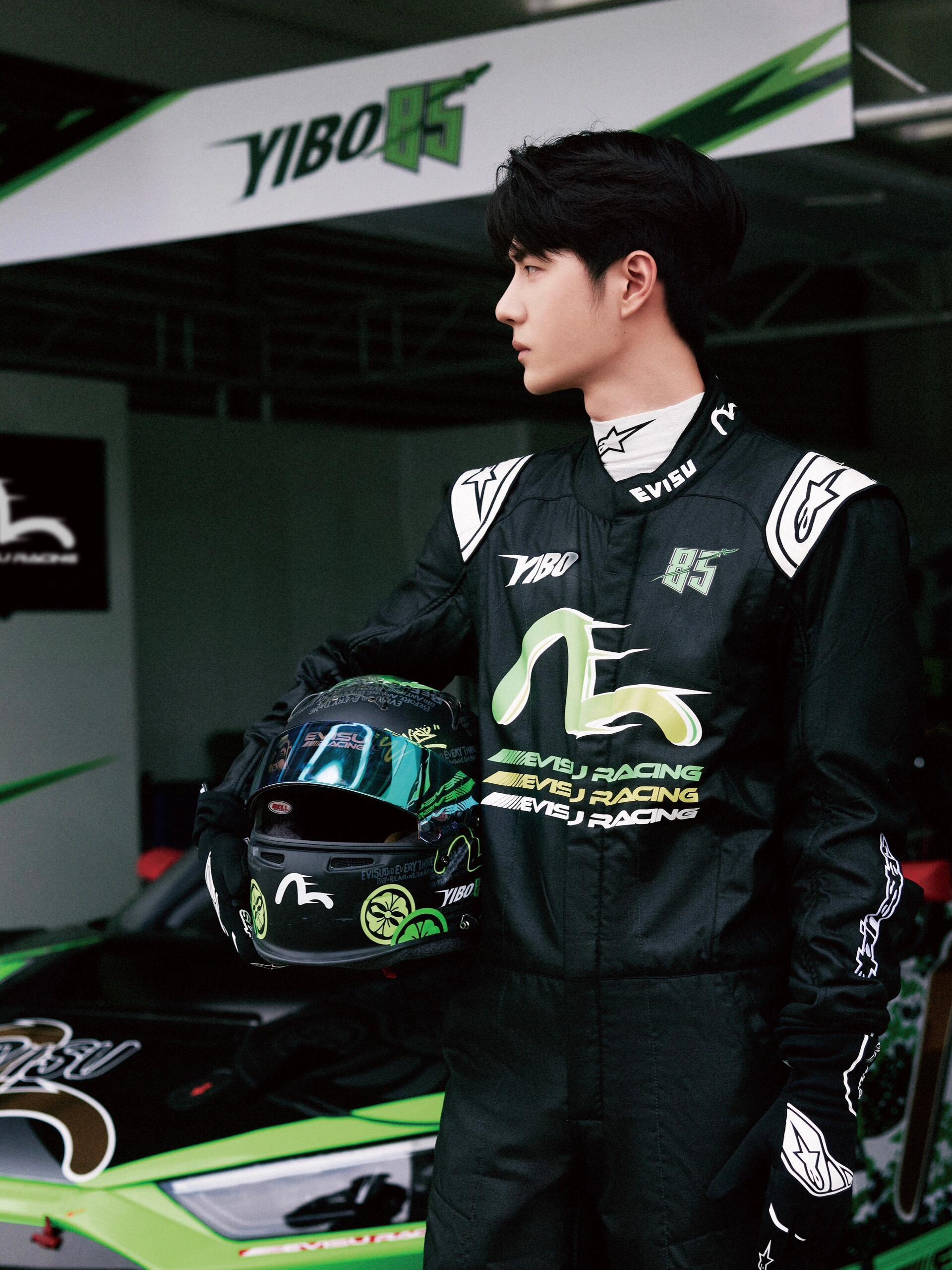 内娱男明星赛车手bking这词条不就是为王一博量身定做的吗[害羞]把赛车服焊在身