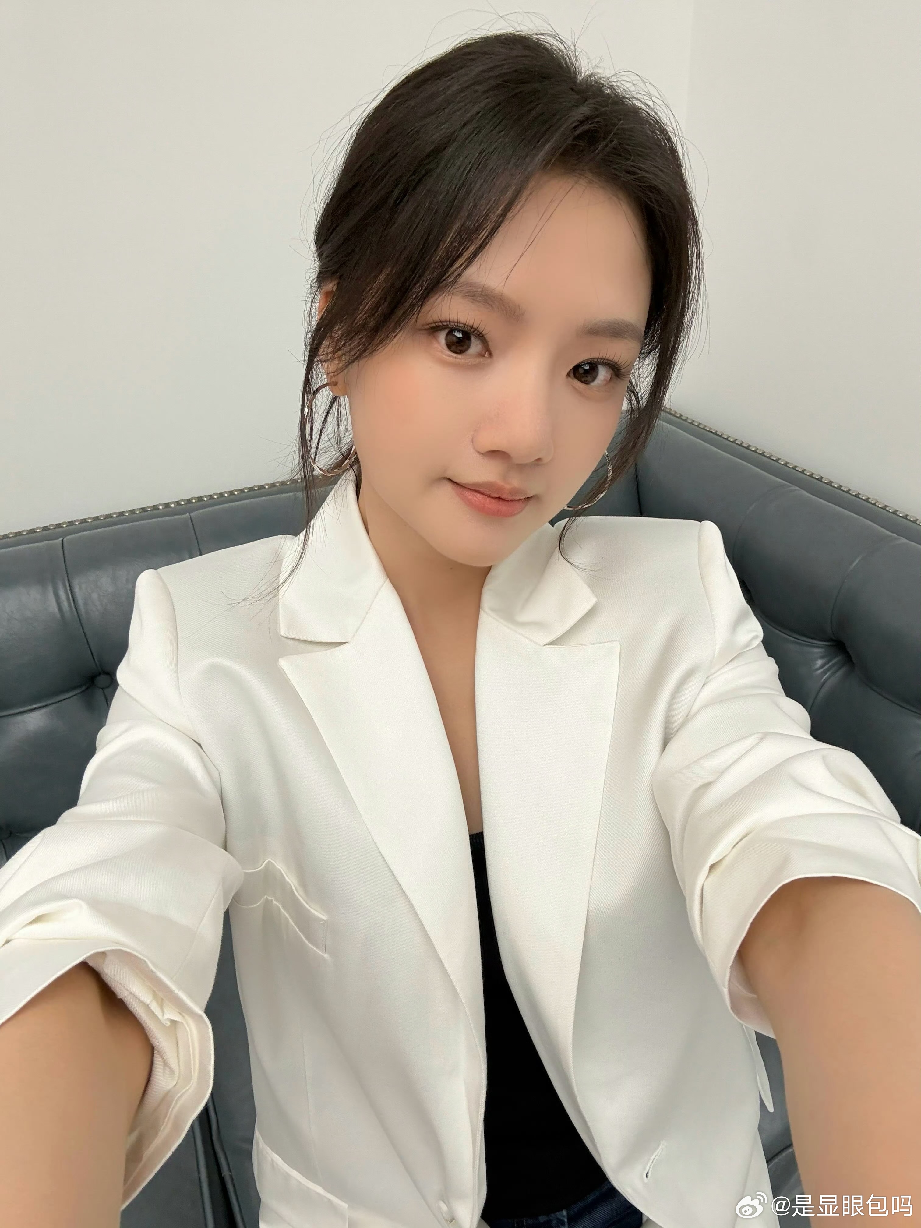 我想象中我上班就任敏这样 任敏演的秦睿温柔又有力量，职场装扮清爽干练，完美复刻我