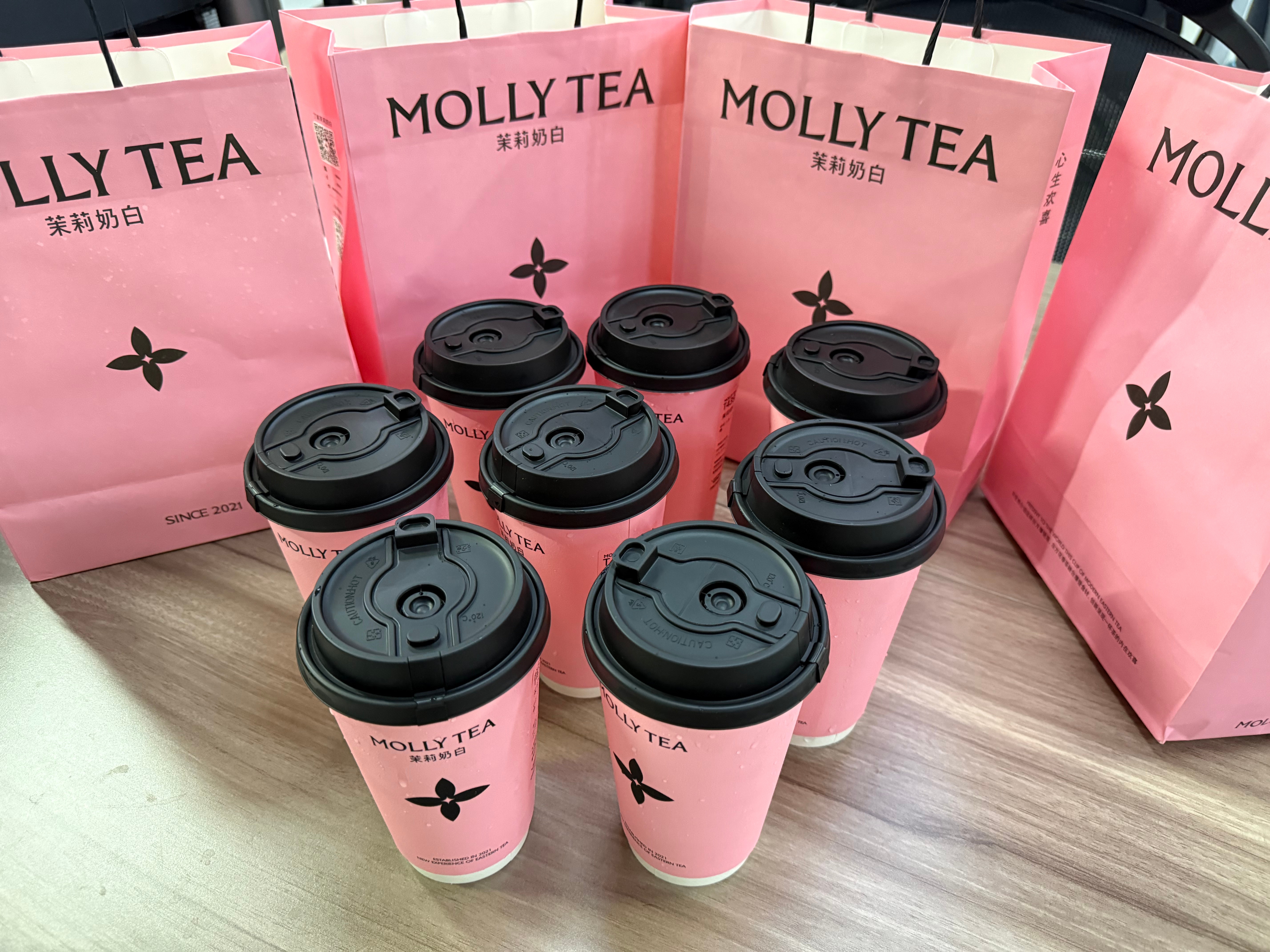 请梦龙工作室同事们喝 茉莉奶白， 茉莉奶白连续三天买一送一凑个热闹[不愧是你]但