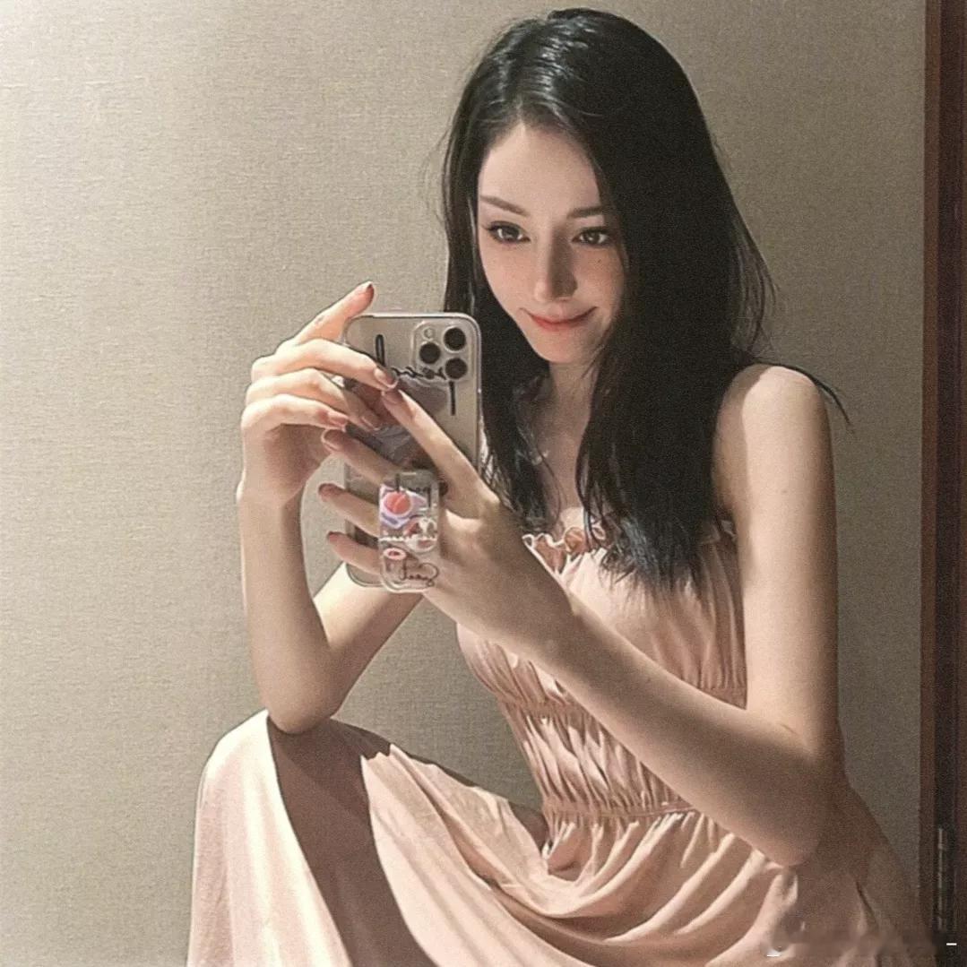 迪丽热巴钰珑 dlrb 迪丽热巴功夫女足 dlrb 迪丽热巴卫蓝“我想尝试新鲜的