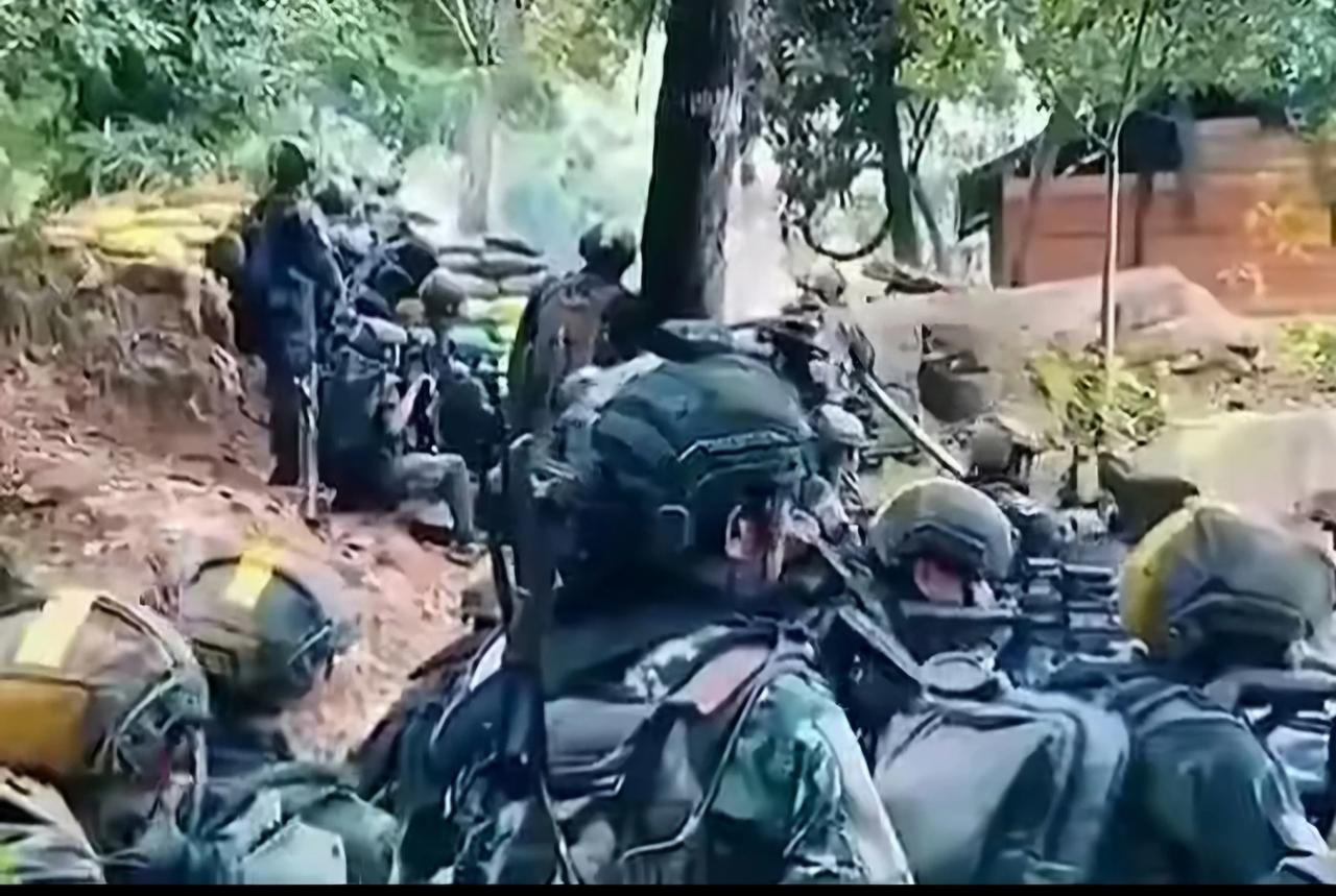 打阵地战，柬埔寨是指定打不过泰国的。泰国的战术素养颇具大国范，不仅采用著名的三三