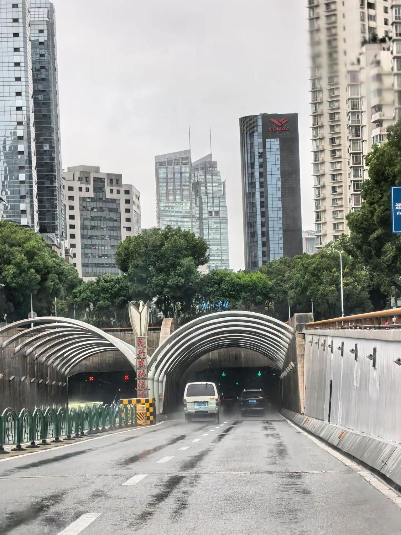 魔都下雨了 我也该回苏 J 了  我们如此热爱盐城 魔都 上海 长三角