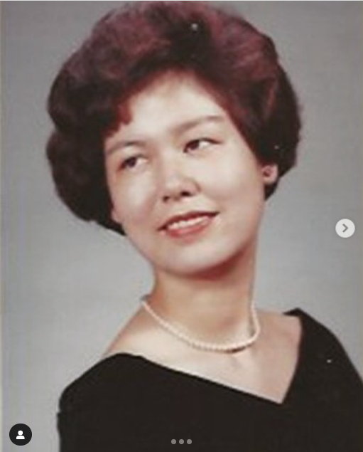 李小龙二姐去世  李小龙女儿悼念姑姑  李小龙二姐李秋凤近日传出去世消息，李小龙