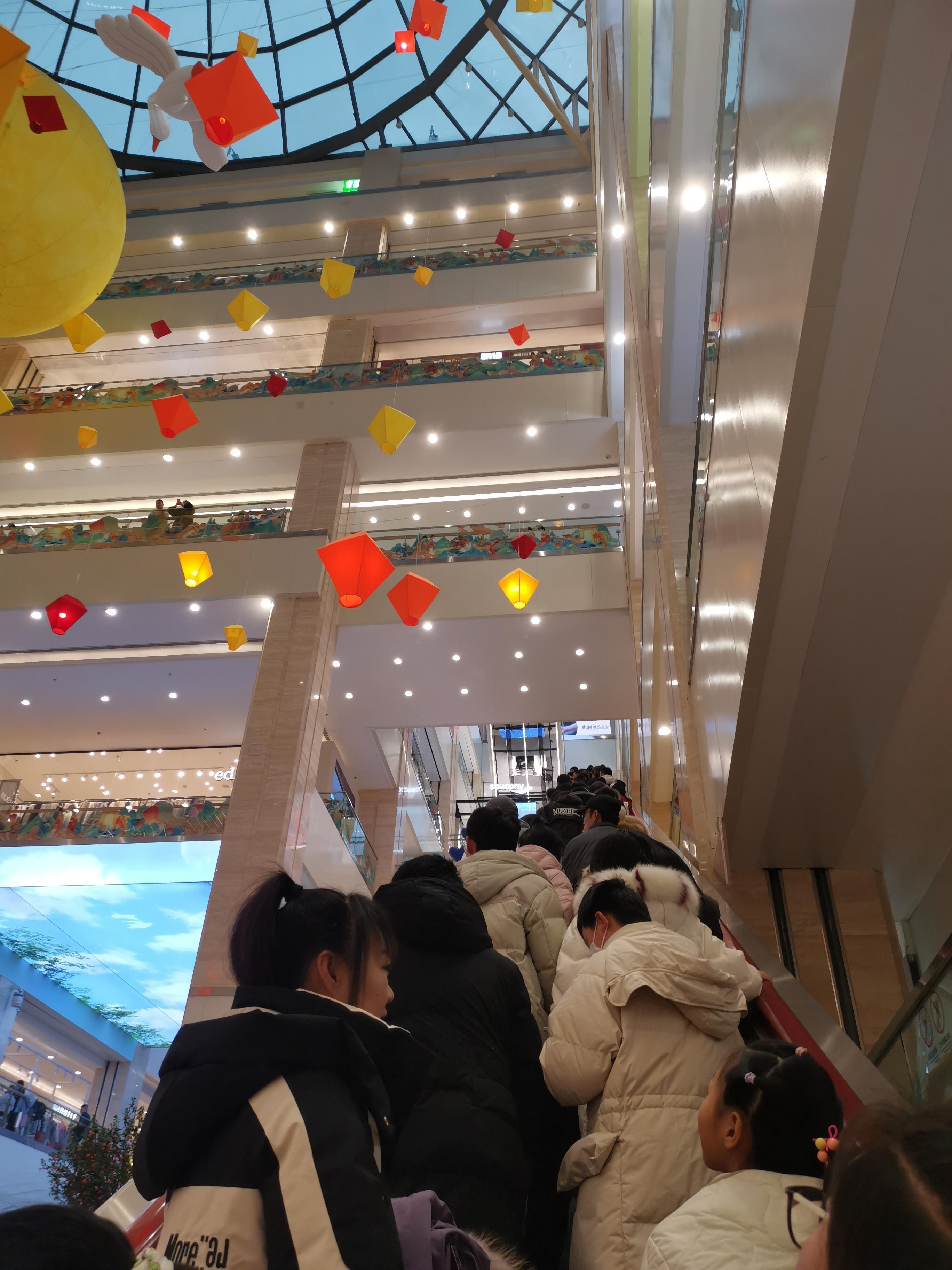 2023年西安销售额最高的商场，挺好玩的。  ​​​