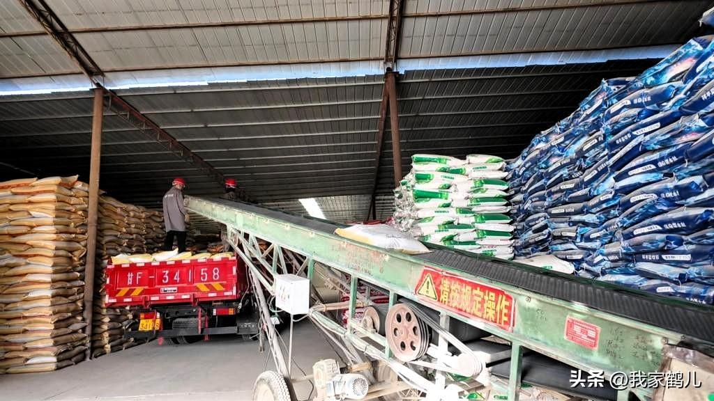 甘肃金塔县[烟花][烟花]
农资储备忙，护航春耕稳，抢抓农时、早部署、早行动，全