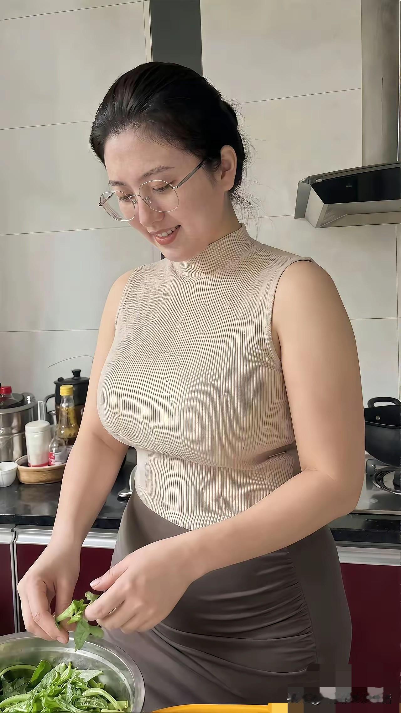 为什么有的人天天玩？
为什么有的人天天累死累活的干
这就是屁股决定脑袋
99%的