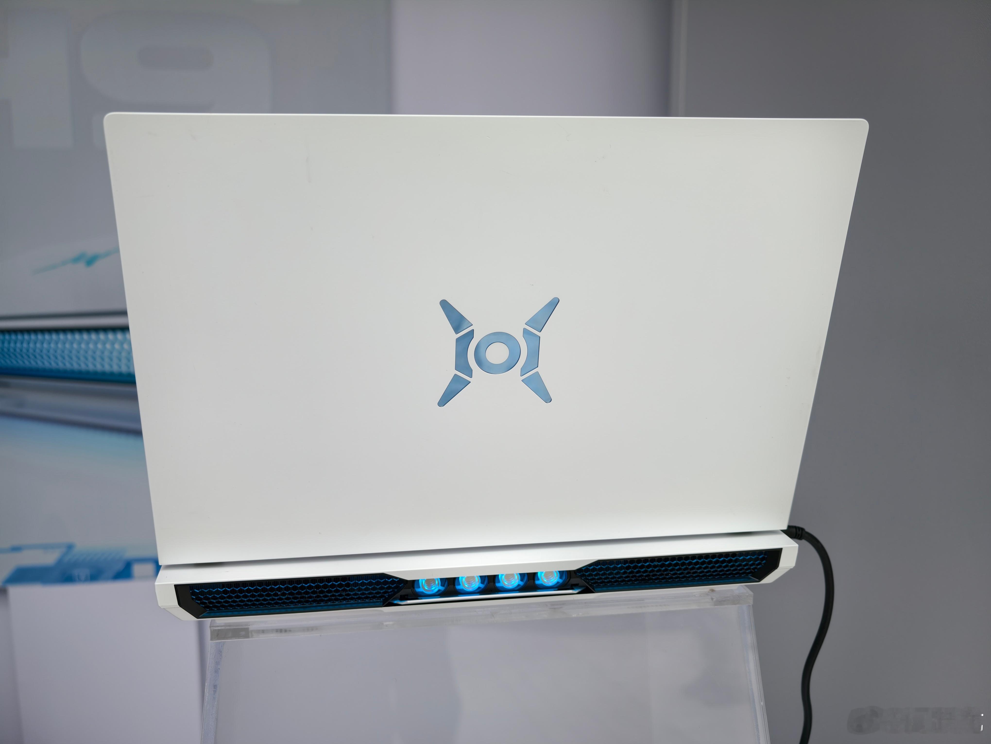 荣耀win游戏本 真机鉴赏一下 西安·西安荣耀终端有限公司(南区)