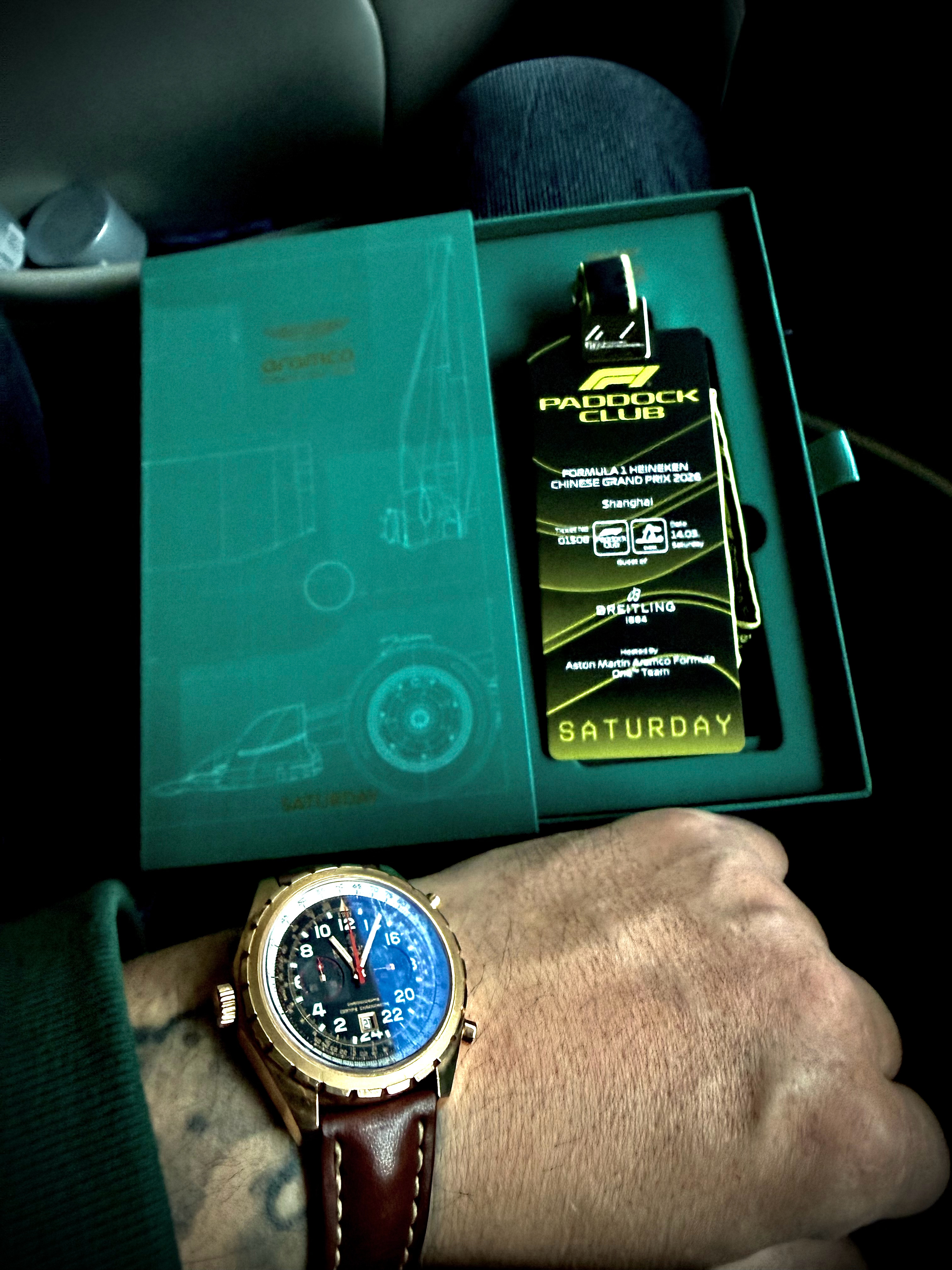 周六。感谢百年灵的邀请。大叔今天要给红绿两军都加油2026F1中国站腕表 上海·