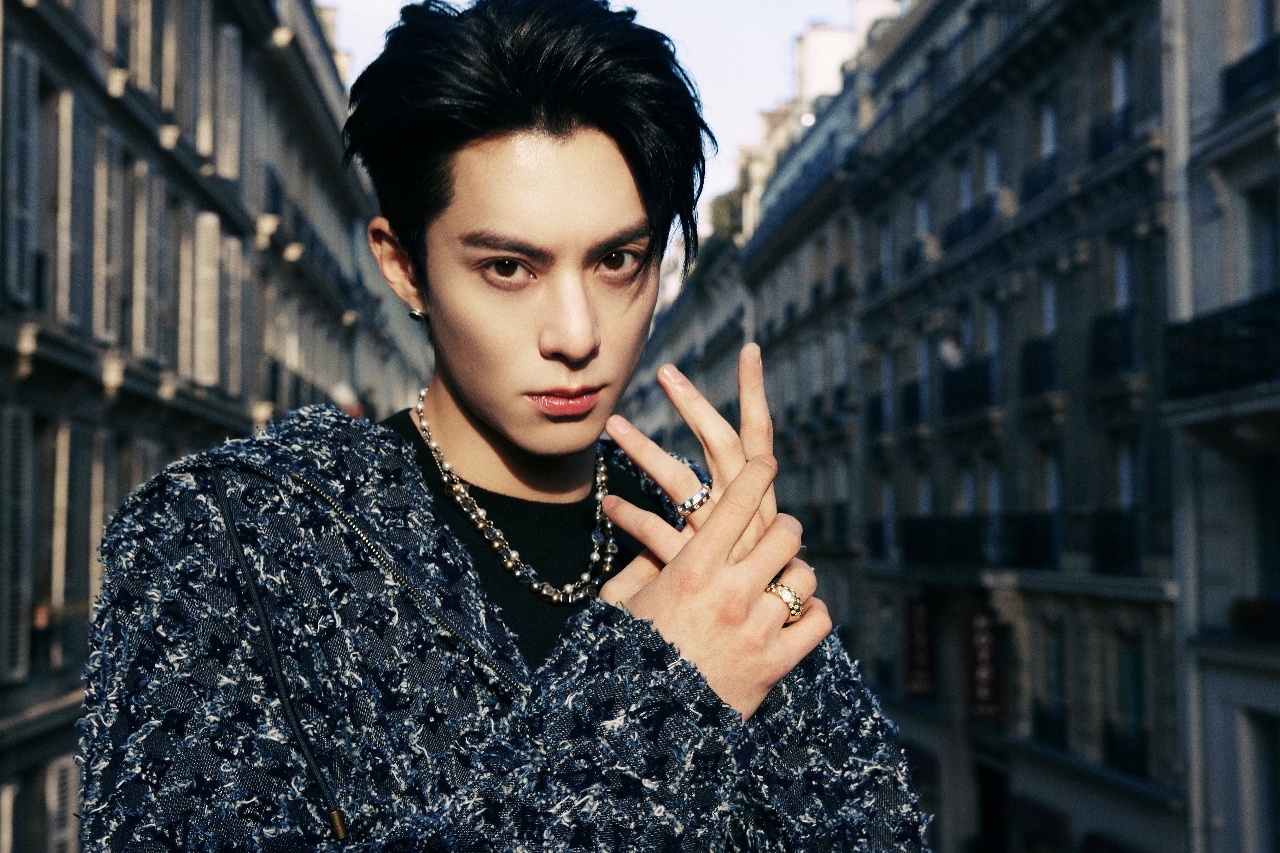 LV品牌大使王鹤棣身着Louis Vuitton 2025早秋男装系列亮相品牌大