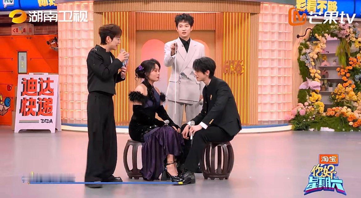 李雪琴只听题干就猛猛点头 好六默契考验名场面！题干刚落李雪琴就果断点头，没等问题