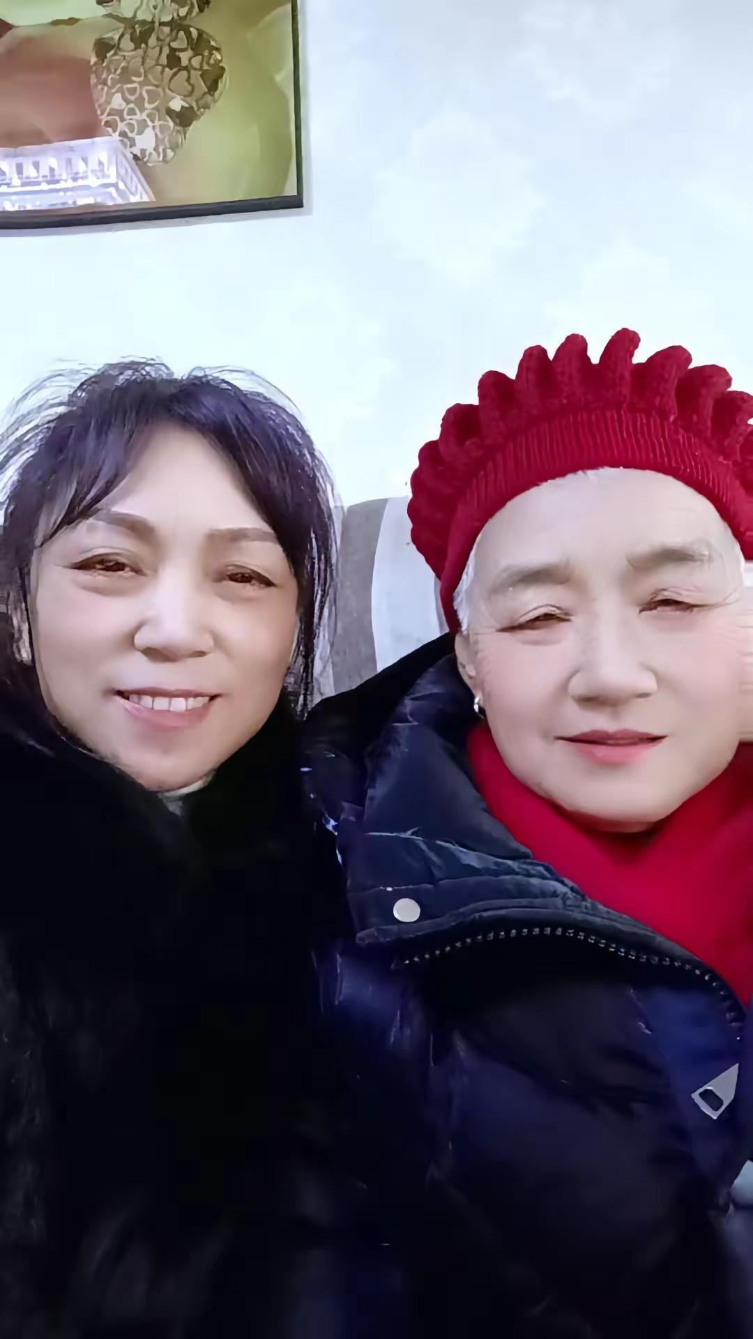 今天在家陪妈妈开心一下