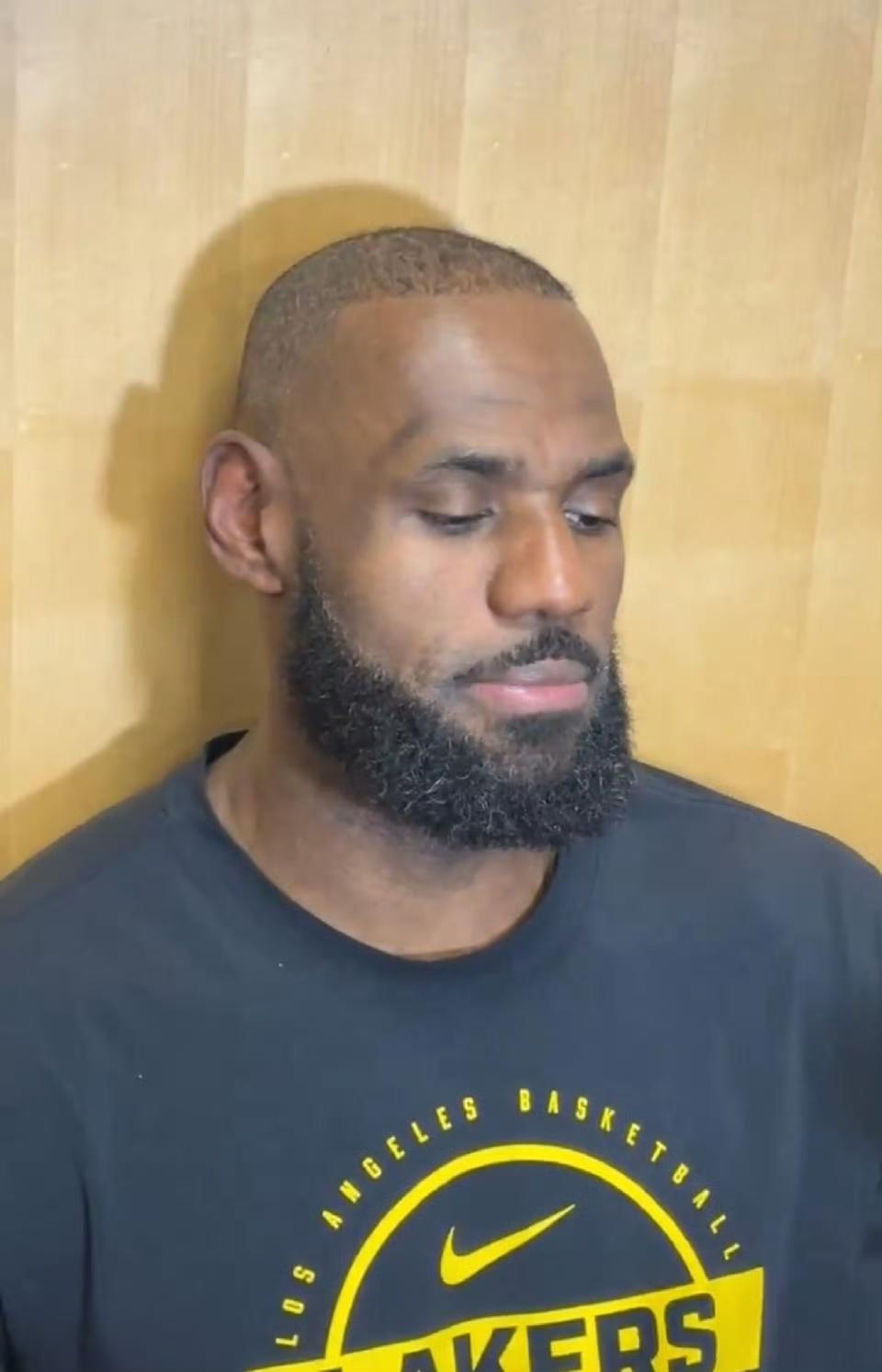 詹姆斯评价湖人队现状：

“我喜欢现在的团队。但我们必须持续进步。这是好事，我们