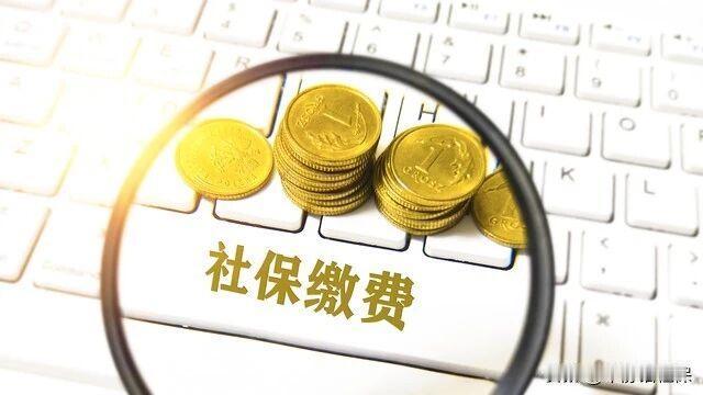 过了退休时间办理退休，还会补养老金吗？
这是山东济南一位小姐姐的经历。
因为身份