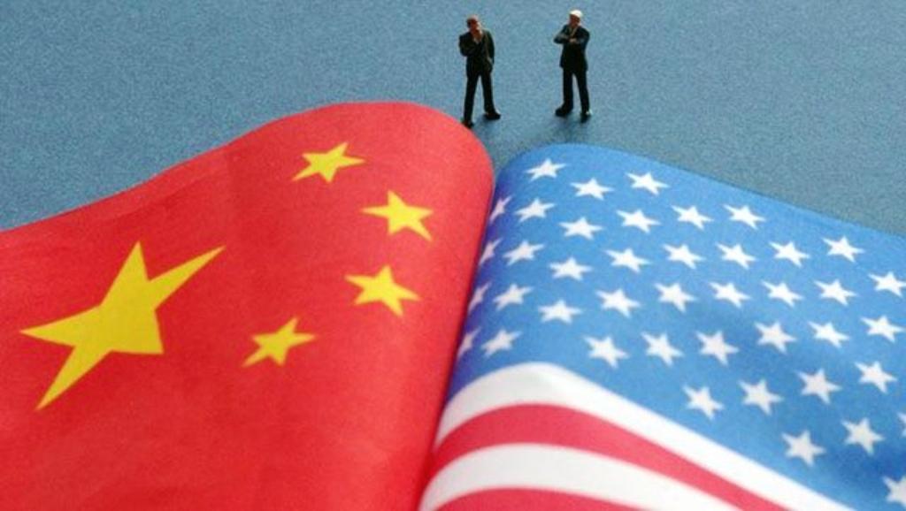 真的讽刺到家了……
美国特种兵在印度洋拦截东方大国船只并炸毁货物，实属强盗行径。