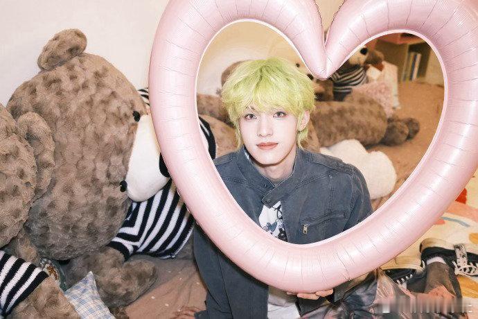 张泽禹好新鲜的发色～ 