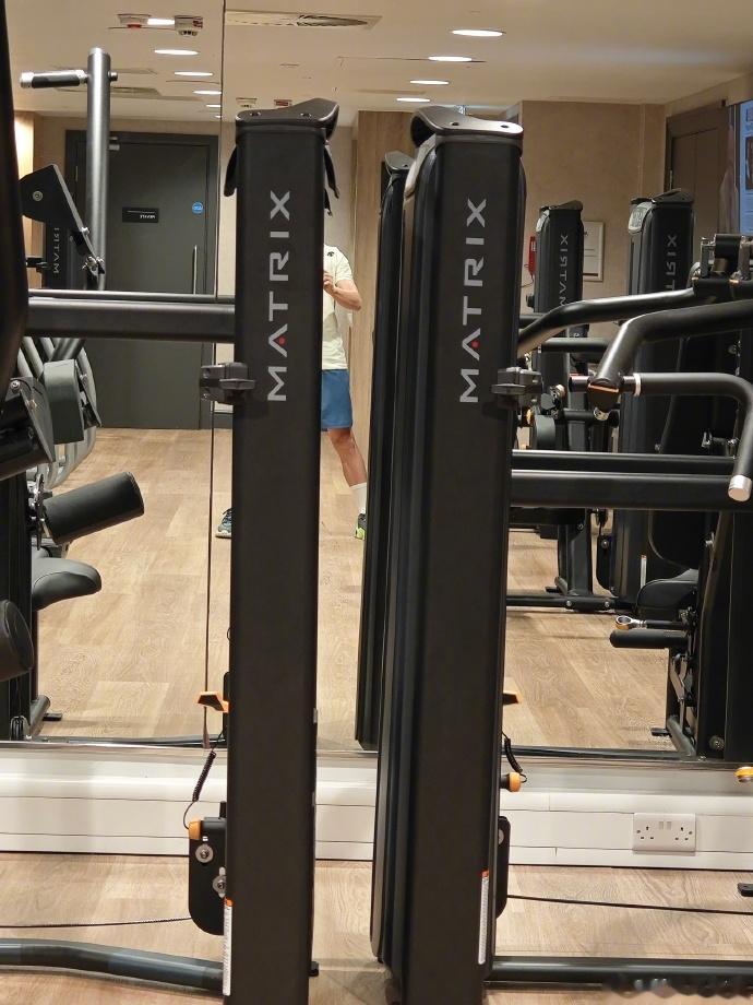 凌晨4点的曼彻斯特！詹俊晒照：健身房备战，天太黑不敢外出跑步