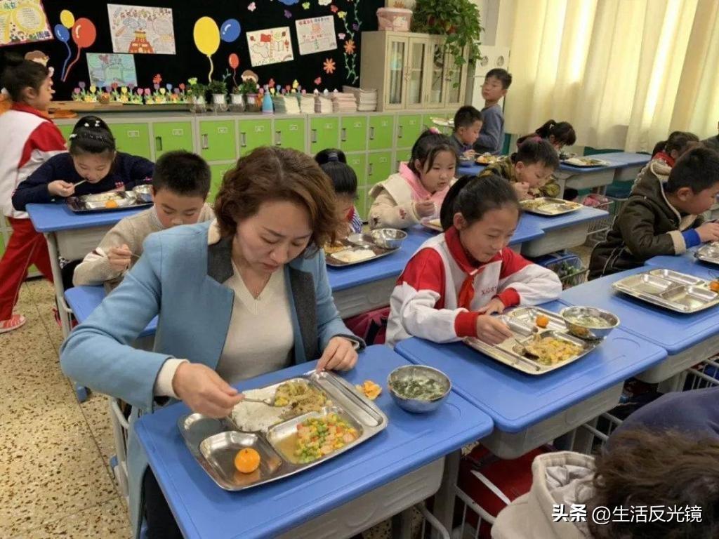 熊丙奇谈部分学校选择停办食堂，是什么导致了“因噎废食”的消极避责现象？

学校自