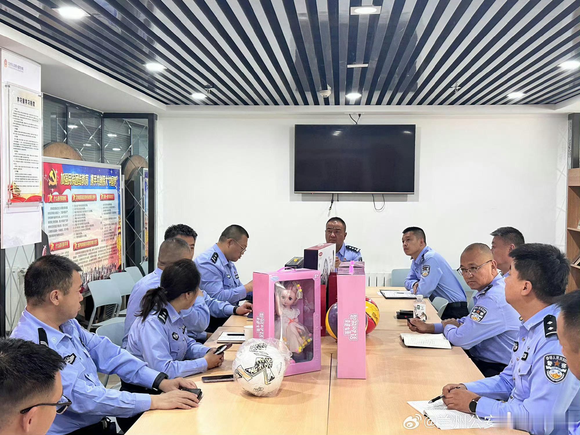 兰州七里河公安警营六一慰问【一份礼物，双重温暖】 六一儿童节警宝们收到了来自“第